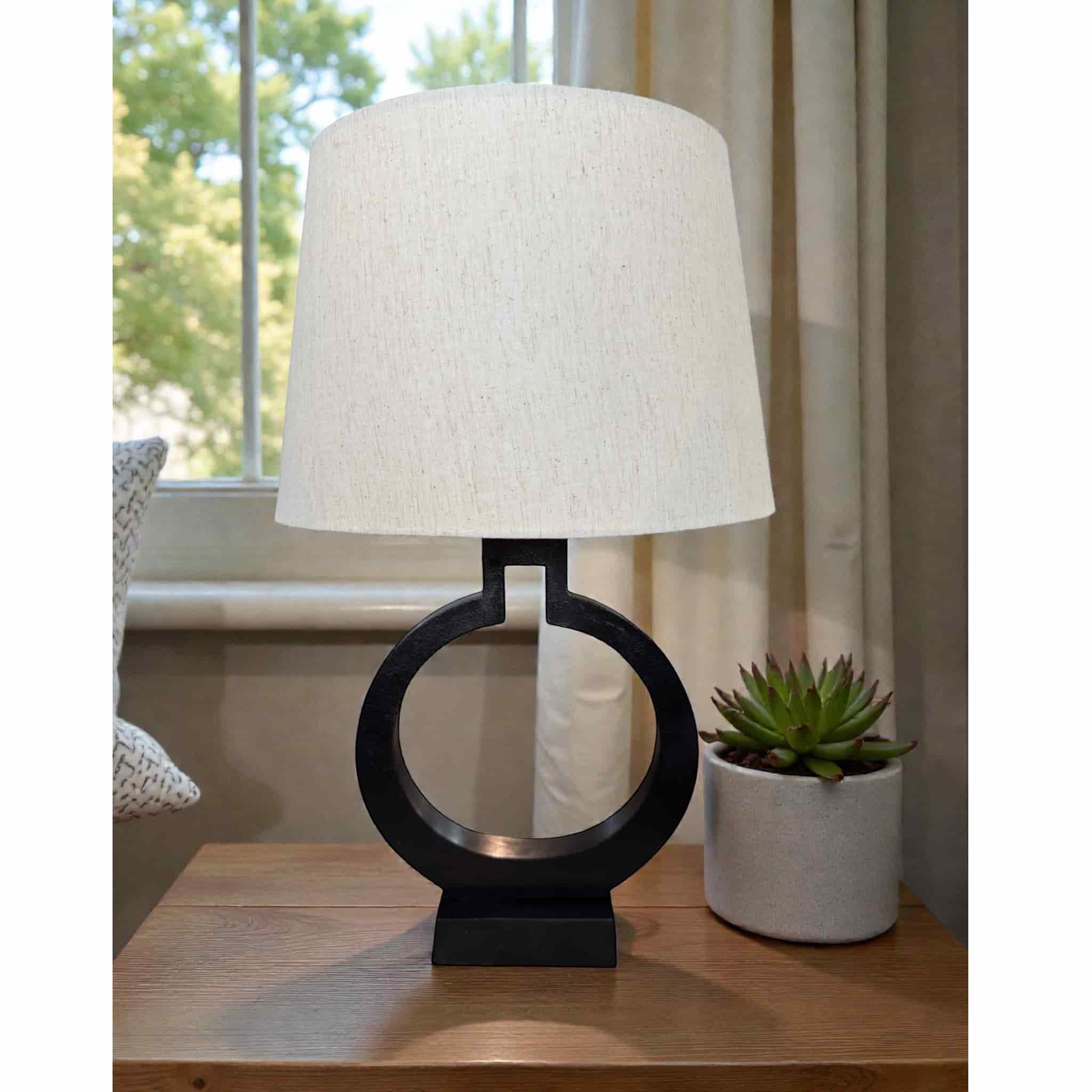 Amio Lamp